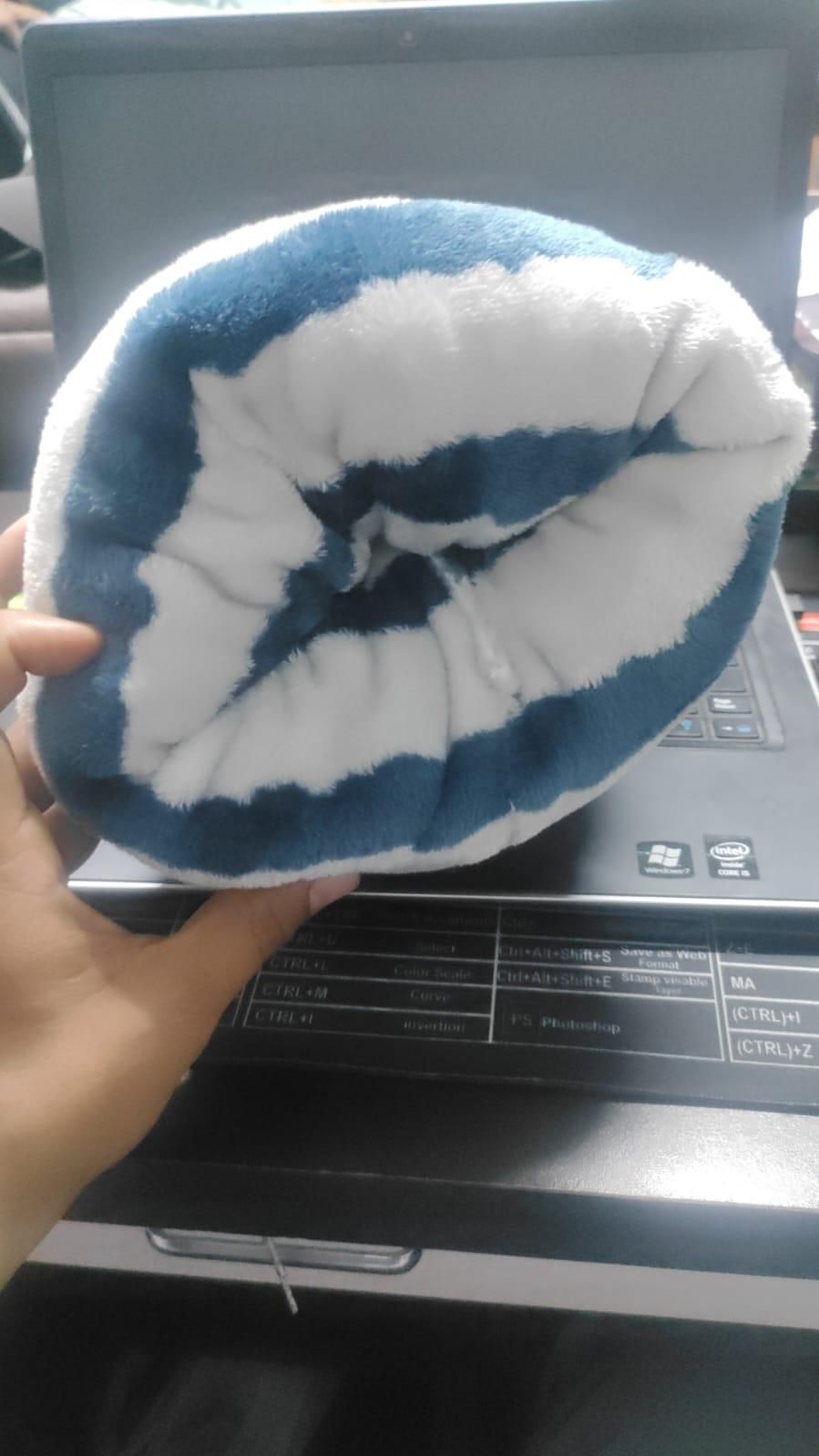 Cozie Cradle Baby Pillow for feedind and sleeping.